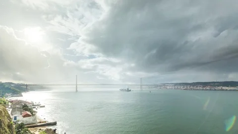 Timelapse of Storm over the 25th of April Bridge. Lisbon, Portugal. April, 2017 스톡 동영상 78518295