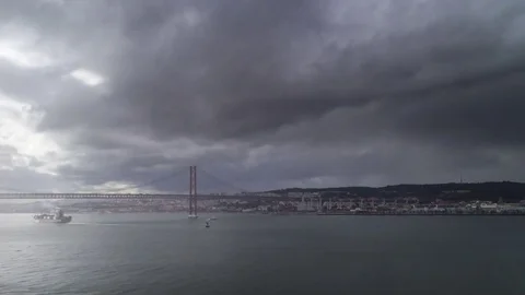 Timelapse of the Storm over the 25th of April Bridge in Lisbon. Portugal 库存影片 79813188
