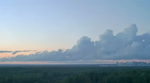 Timelapse of storm rain clouds quickly approaching the city on the edge of the Vídeos de archivo 67808278