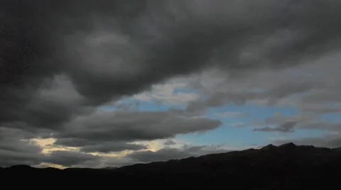 Timelapse stormy clouds at sunset over the Andes in Peru Vídeo Stock 41604936