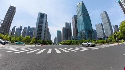 Timelapse street level view of modern Hangzhou skyline with busy urban traffic Stockbeeldmateriaal 335278582
