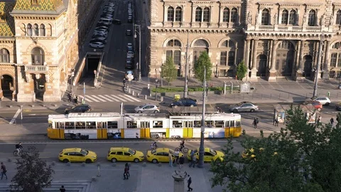 A timelapse of the streets of Budapest 動画素材 117694164