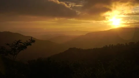 TIMELAPSE OF A STUNNING SUNSET IN THE HIGH MOUNTAINS 動画素材 177584700