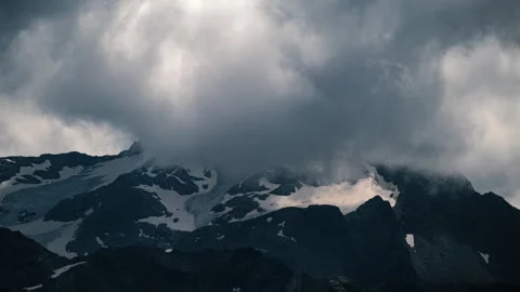 Timelapse of summer storm clouds forming around Piz Ferrè Glacier Vidéo 267277843