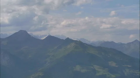 Timelapse of sun and clouds in the sky during a summer day in Aosta Valley 動画素材 134011904