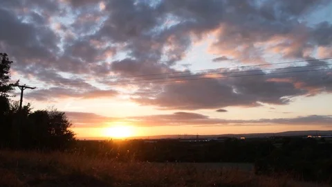Timelapse: sun dips below horizon, Bristol countryside, UK, HD 스톡 동영상 118360077