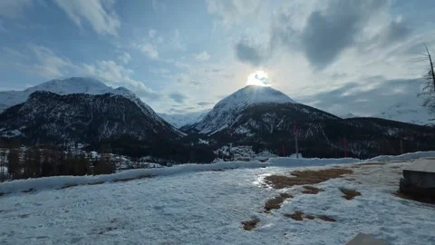 Timelapse of sun moving behind snowy mountain peak Stock-Footage 329829879