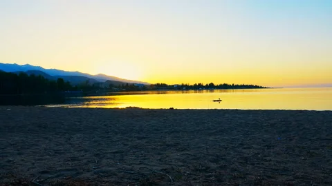 TimeLapse. The sun rises at the height above the lake 스톡 동영상 103865514