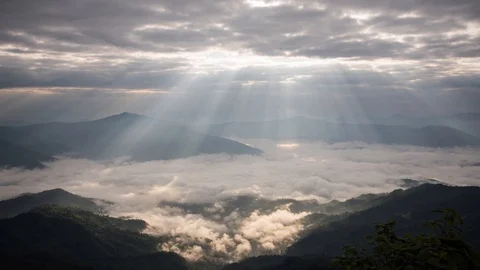 Timelapse. Sun rising over mountains with fog and the light shines beautifully. Stock Footage 120722727
