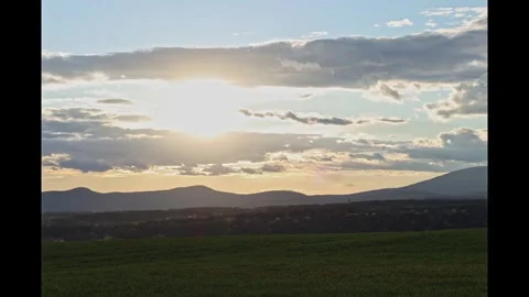 Timelapse the sun sets between the clouds 스톡 동영상 274438593
