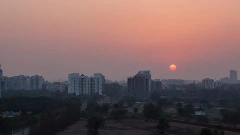 Timelapse of Sun setting over cityscape in Pune, India Stock Footage