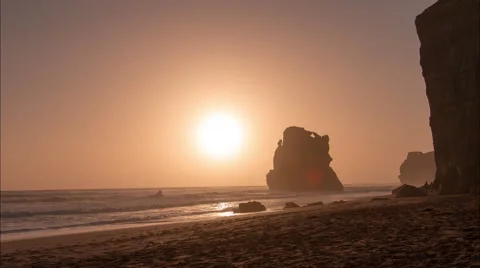 Timelapse sundown of the 12 Apostles over the water Video stock 46465104