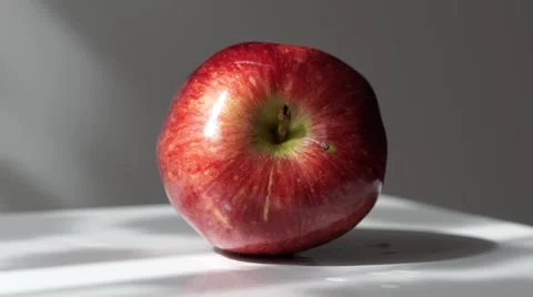 Timelapse sunlight on red apple Stock-Footage 61455828