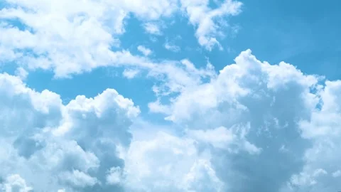 Timelapse in sunny and cloudy sky 動画素材 246920847