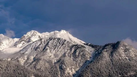 Timelapse sunny austrian mountain over Innsbruck Vídeo Stock 85069155
