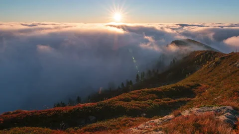 Timelapse Sunrise on mountaintop 스톡 동영상 169022292