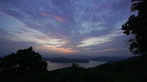 Timelapse of sunrise over mountain range and lake with cloud movement in morning Vídeos de archivo 340187293