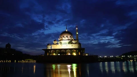 Timelapse of sunrise over Putra mosque in Putrajaya, Malaysia Stock Footage 58595329