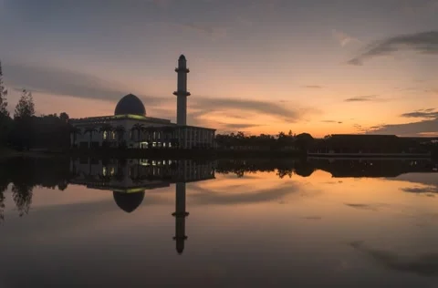 Timelapse of Sunrise at UNITEN Mosque Stock Footage 48718242