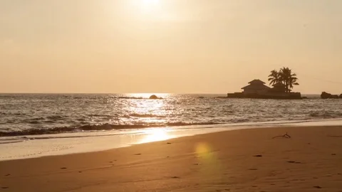 Timelapse sunset on Beautiful Tropical Beach In Sri Lanka, loop Stock Footage 79552655