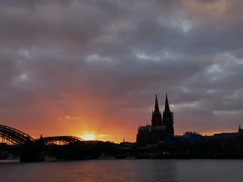 Timelapse of sunset behind Cologne Cathedral Stock Footage 82776386