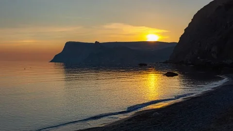 Timelapse sunset behind a mountain on the beach Stock Footage 147039163