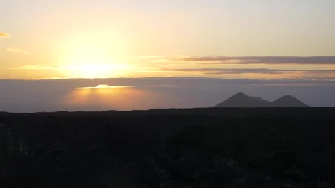 Timelapse Sunset Breaking Through Clouds Timanfaya Lanzarote 스톡 동영상 331296748