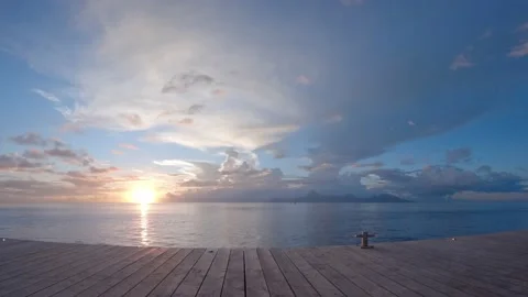 Timelapse of Sunset with Clouds and Moorea from Te Moana Tahiti Resort 스톡 동영상 173799986