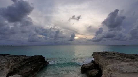 Timelapse of sunset cloudscape from west coast of North Bimini, Bahamas 4K. Stock Footage 156723201