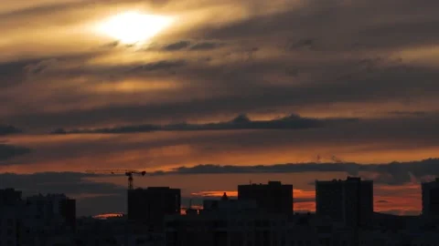 Timelapse of sunset, dramatic sky Stockbeeldmateriaal 130819633