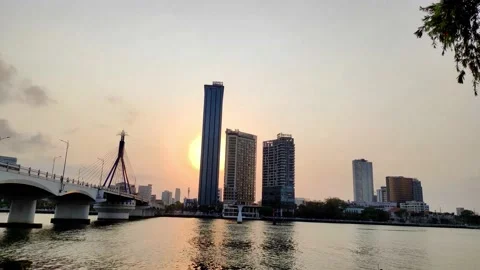 Timelapse of sunset at Han bridge, Da Nang city Video stock 151381125