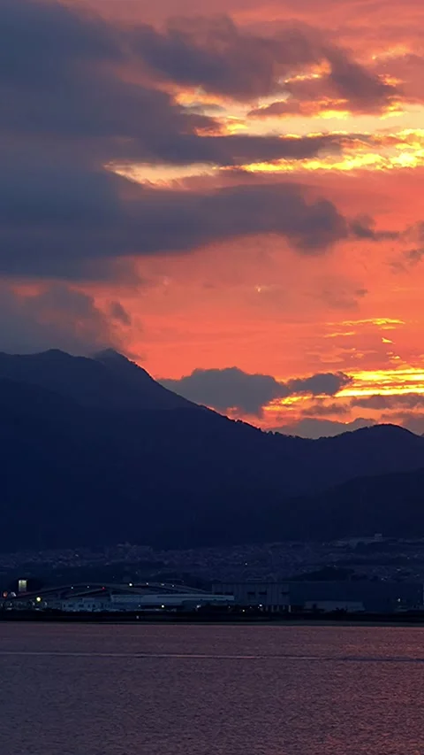 Timelapse sunset majestic sky sequentially coloring the sea in Japan,Vertical,01 스톡 동영상 348366853