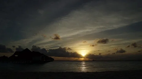 Timelapse of a sunset at the maldives Video stock 74696225