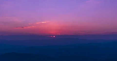 Timelapse Sunset mountain Violet purple sky beautiful landscape mist Vídeos de archivo 267927254