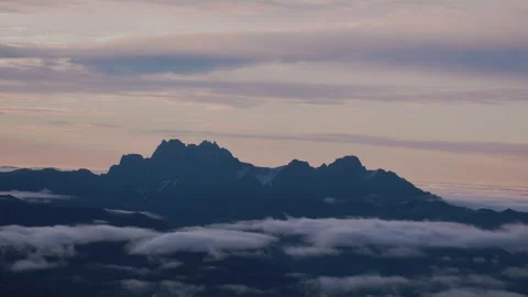 Timelapse Sunset mountain Violet purple sky beautiful landscape mist, dusk .. Vídeo Stock 308147407