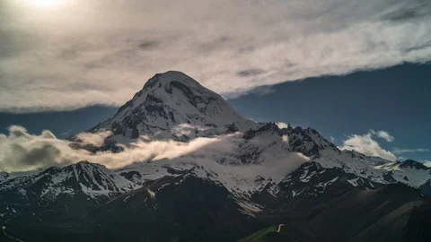 Timelapse of the sunset in the mountains that are covered with snow Stock-Footage 114256593