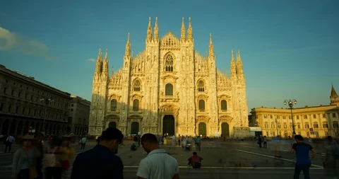 Timelapse of sunset over the cathedral in Piazza Del Duomo  in Milan, Italy Stock Footage 99109238
