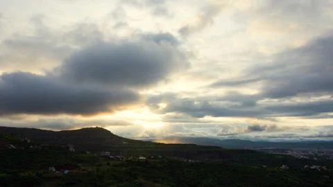 Timelapse - Sunset over the city with colour explosion 4K60 動画素材 271078728