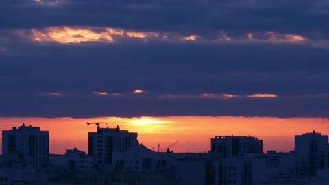 Timelapse of sunset over the city Видео 130861765
