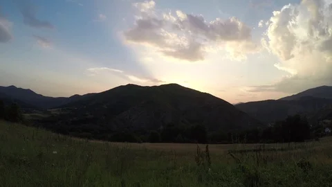 Timelapse of sunset over hills. Vídeo Stock 78865408