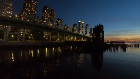Timelapse sunset over Hudson River &amp; Manhattan Skyline near 69th Street Bridge Stock Footage 142910575