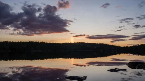 Timelapse of a sunset over the lake Vídeos de archivo 266454292