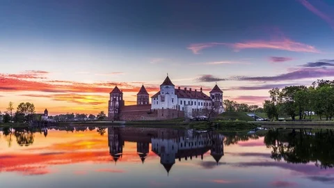 Timelapse of the sunset over the Mir medieval castle. Belarus 스톡 동영상 79813811