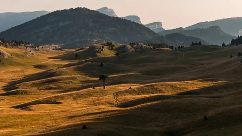 Timelapse of sunset over the mountains 動画素材 69269767