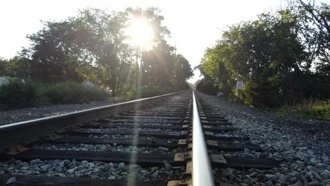 Timelapse sunset over railroad tracks 動画素材 137676599