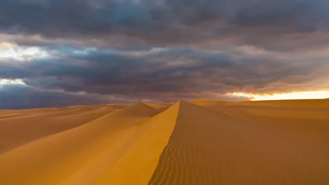 Timelapse of sunset over the sand dunes in the desert. Sahara desert Stock Footage 264824311