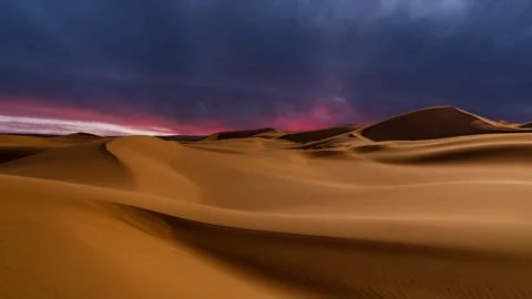 Timelapse of sunset over the sand dunes in the desert. Gobi desert Stock Footage 277868704