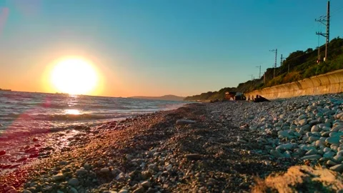Timelapse sunset on the pebble beach of the sea Video stock 217644237