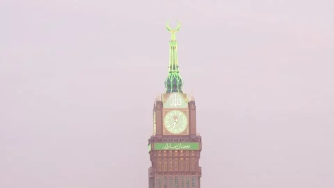 Timelapse of sunset on the Royal Clock Tower building in Mecca Stock Footage 312761622