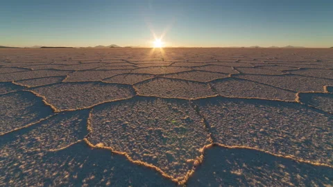 Timelapse of sunset at Salar de Uyuni, Aitiplano, Bolivia. Stock-Footage 144725019